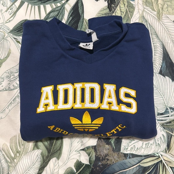 Adidas sweatshirt and sweatpants - Picture 5 of 9